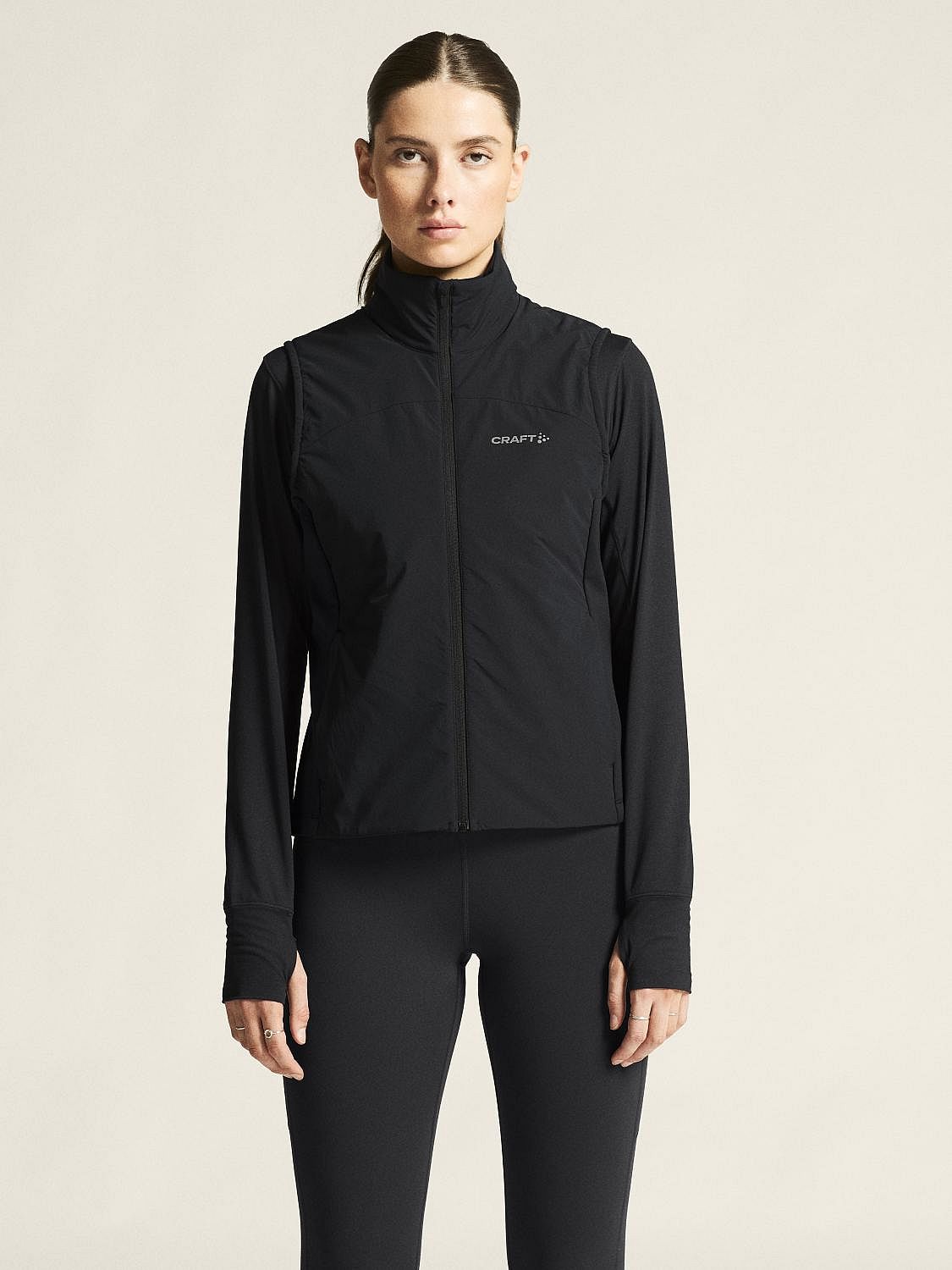 121201-Craft-ADV-Essence-2-warm-hardloopvest-mouwloos-zwart-dames-afbeelding-5