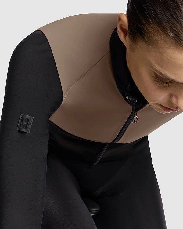 118753-Assos-UMA-GTV-springfall-S11-vest-terra-sand-dames-afbeelding-8
