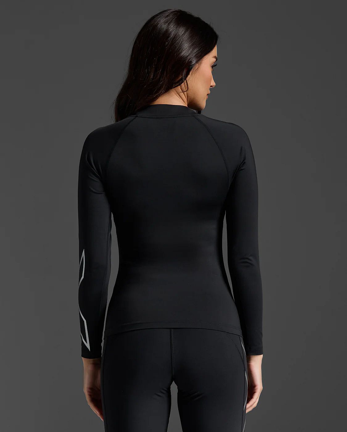 113658-2XU-Igniton-Compression-hardloopshirt-lange-mouw-BlackSilver-Dames-afbeelding-3