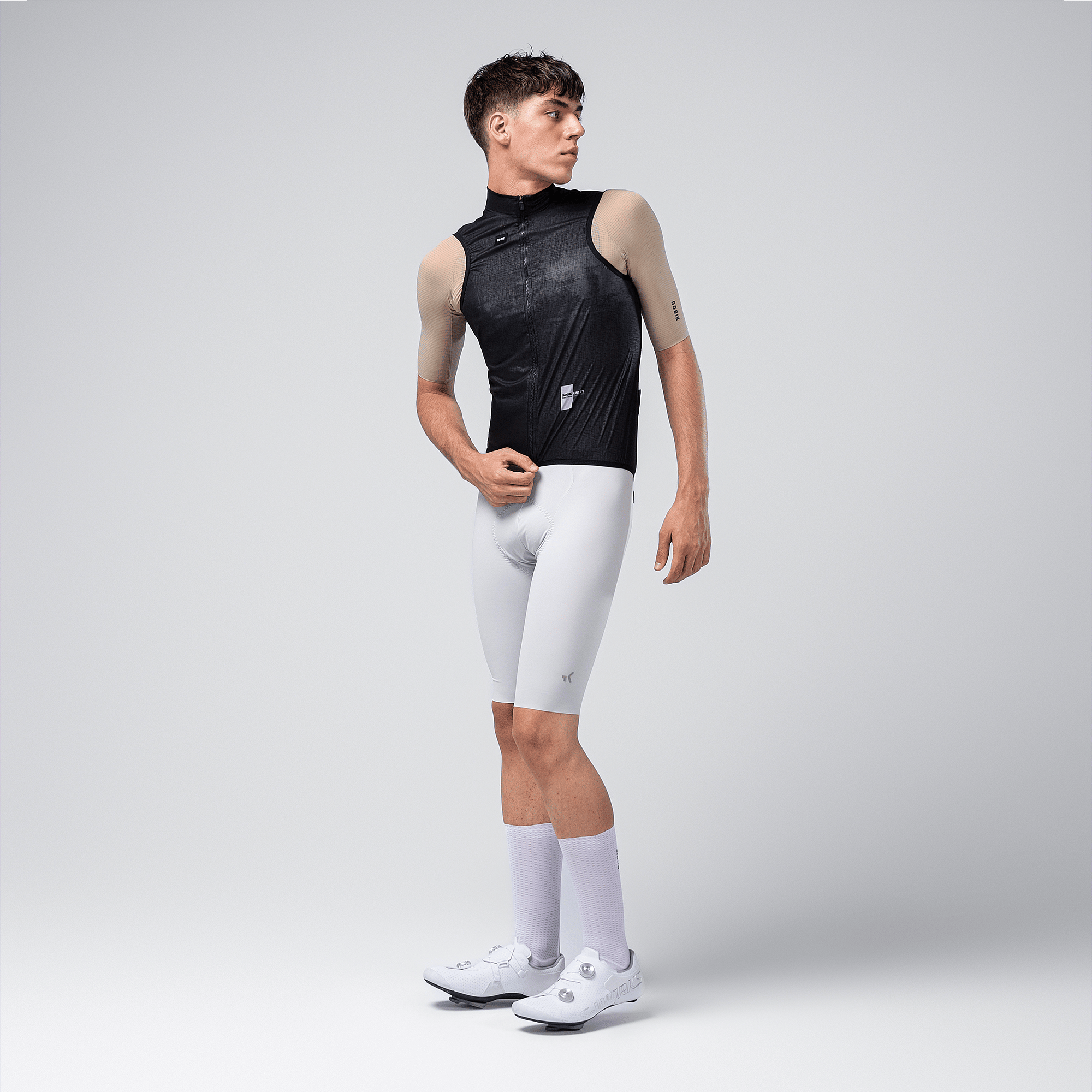 141593-Gobik-fietsvest-plus-2.0-blackcurrant-heren-afbeelding-3