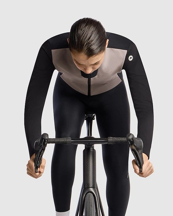 118668-Assos-Uma-GT-Hashoogl-S11-winter-fietsjack-dune-sand-dames-afbeelding-5