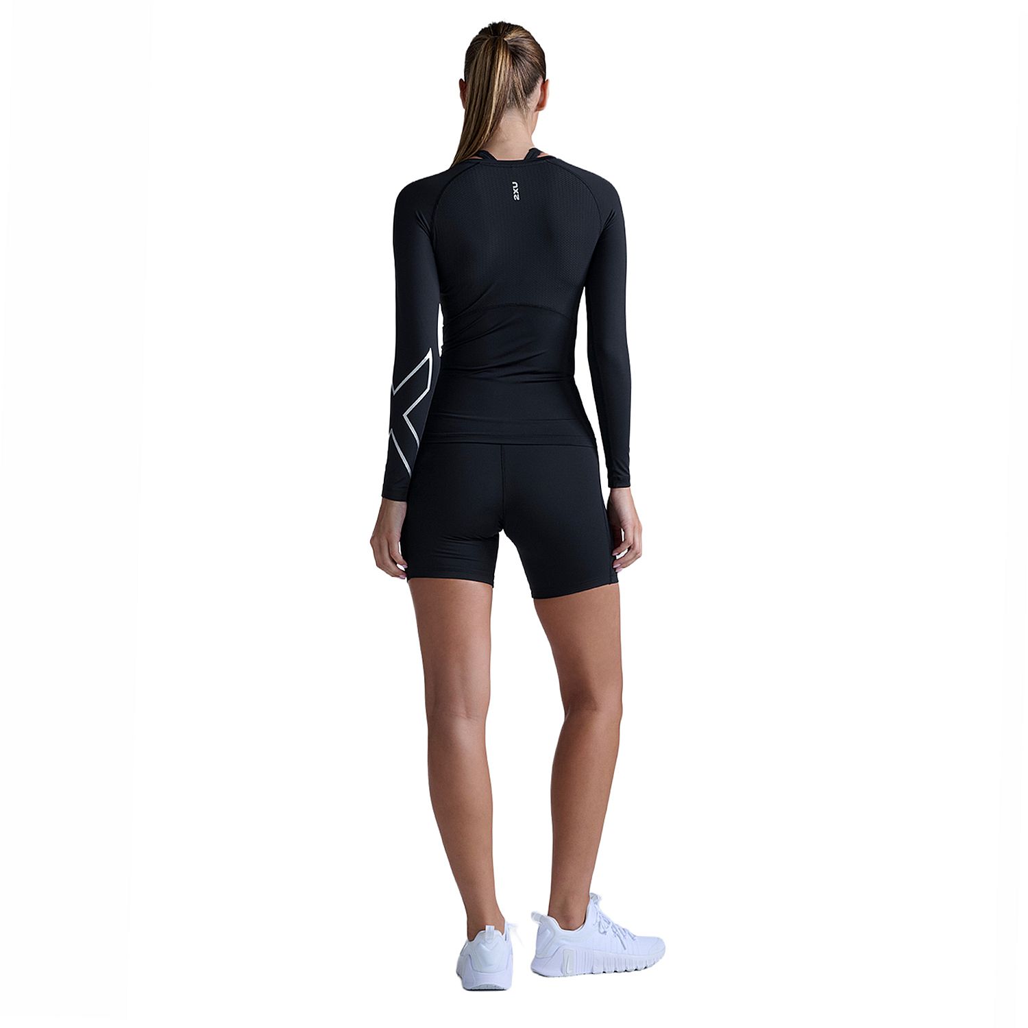 141893-2XU-Core-Compression-hardloopshirt-lange-mouw-BlackSilver-dames-afbeelding-3
