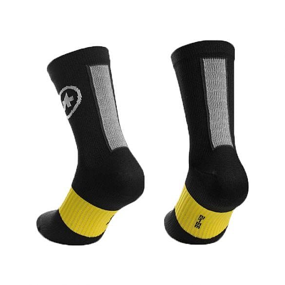 67453-Assos-springfall-fietssokken-zwartgeel-unisex-afbeelding-2