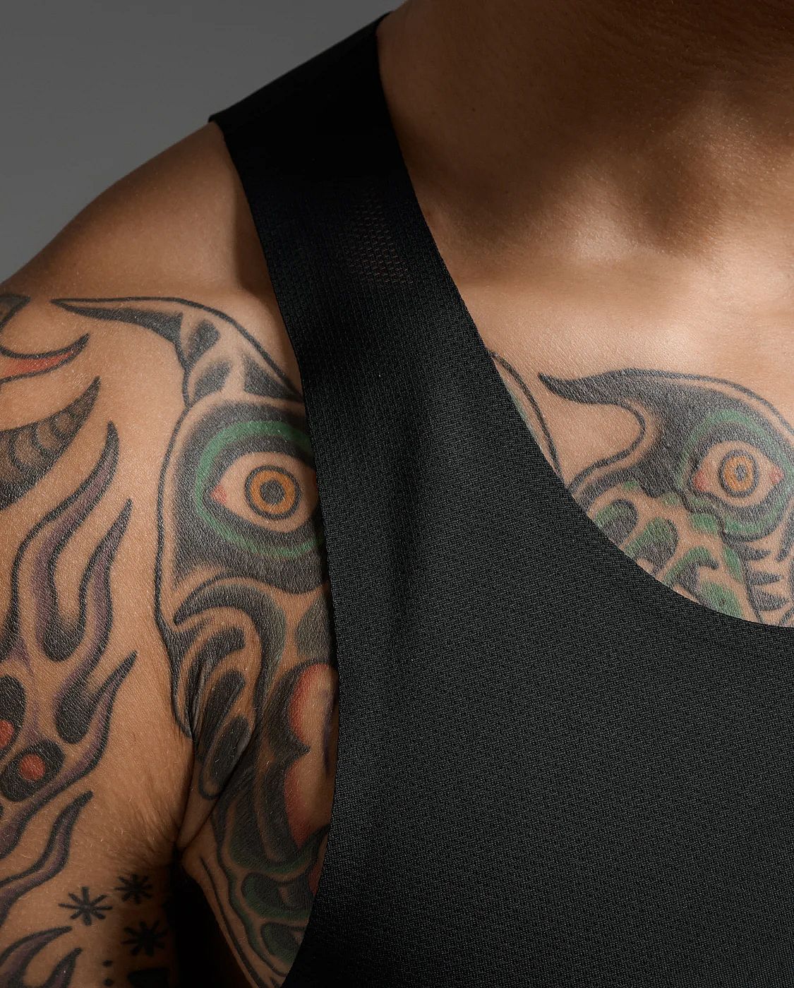 113518-2XU-Light-Speed-Tech-hardloopsinglet-Zwart-Reflecterend-Heren-afbeelding-5