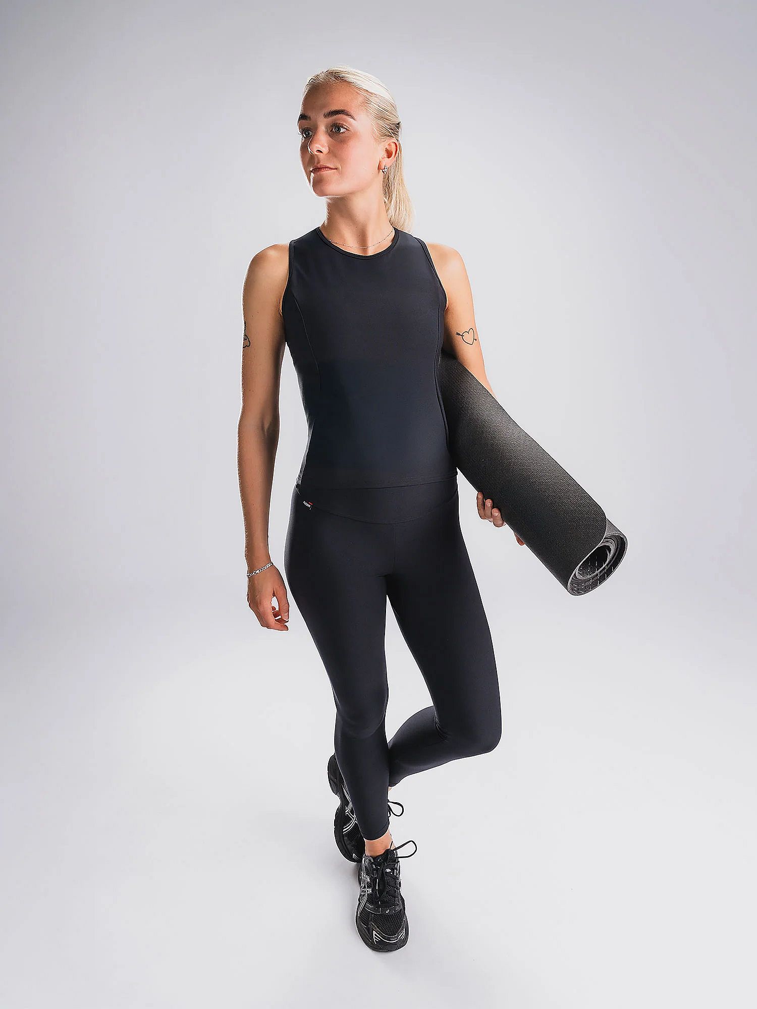 119801-Fusion-Tank-Top-zwart-dames-afbeelding-3