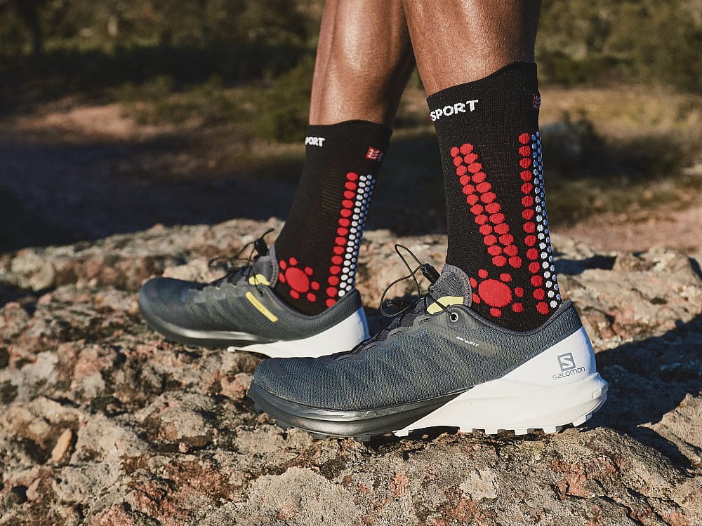 116048-Compressport-Pro-racing-v4.0-trail-hardloopsokken-zwartrood-afbeelding-2