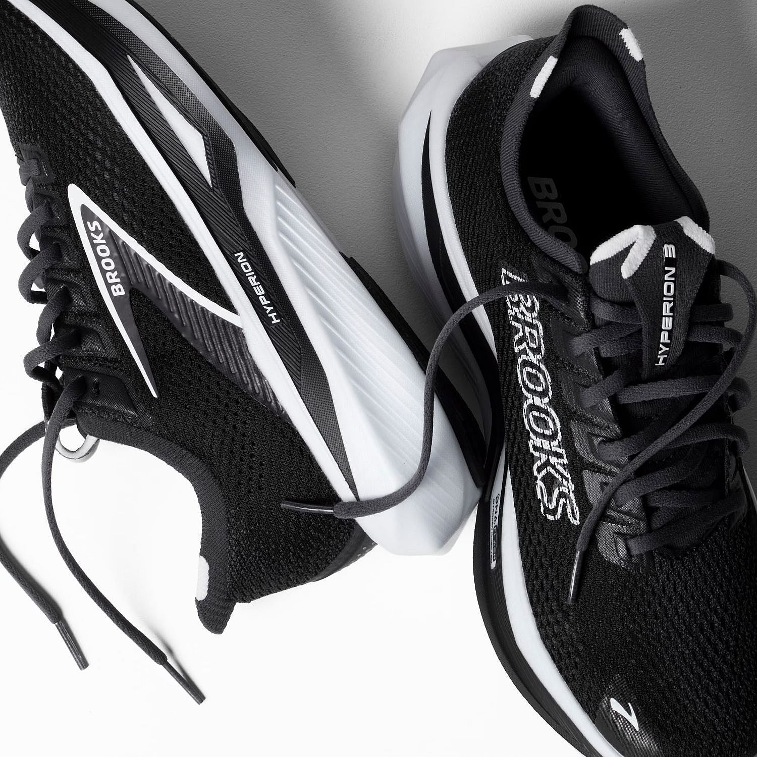 122199-Brooks-Hyperion-3-hardloopschoenen-BlackWhite-heren-afbeelding-3