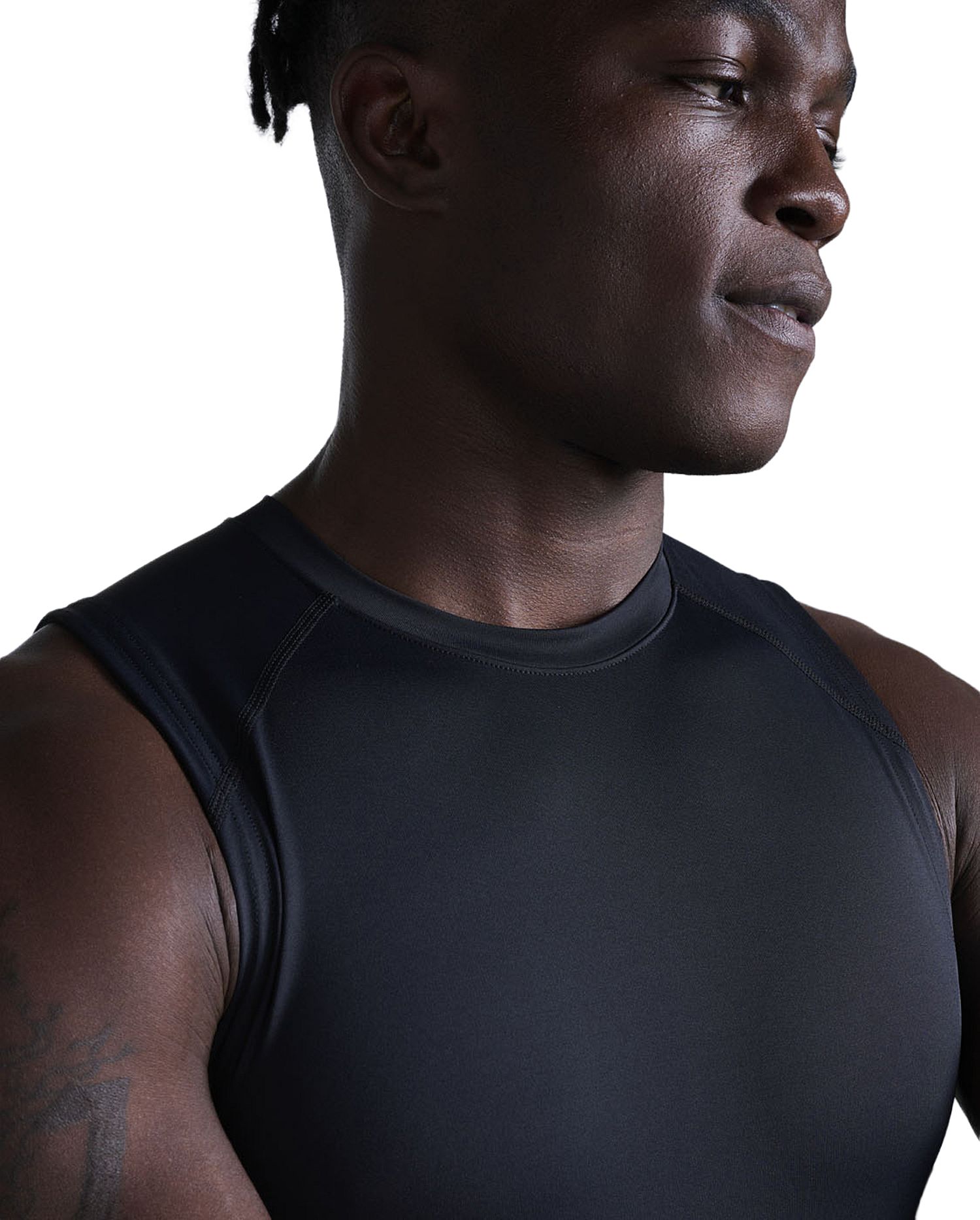 141832-2XU-Core-Compression-hardloopshirt-mouwloos-BlackSilver-heren-afbeelding-7