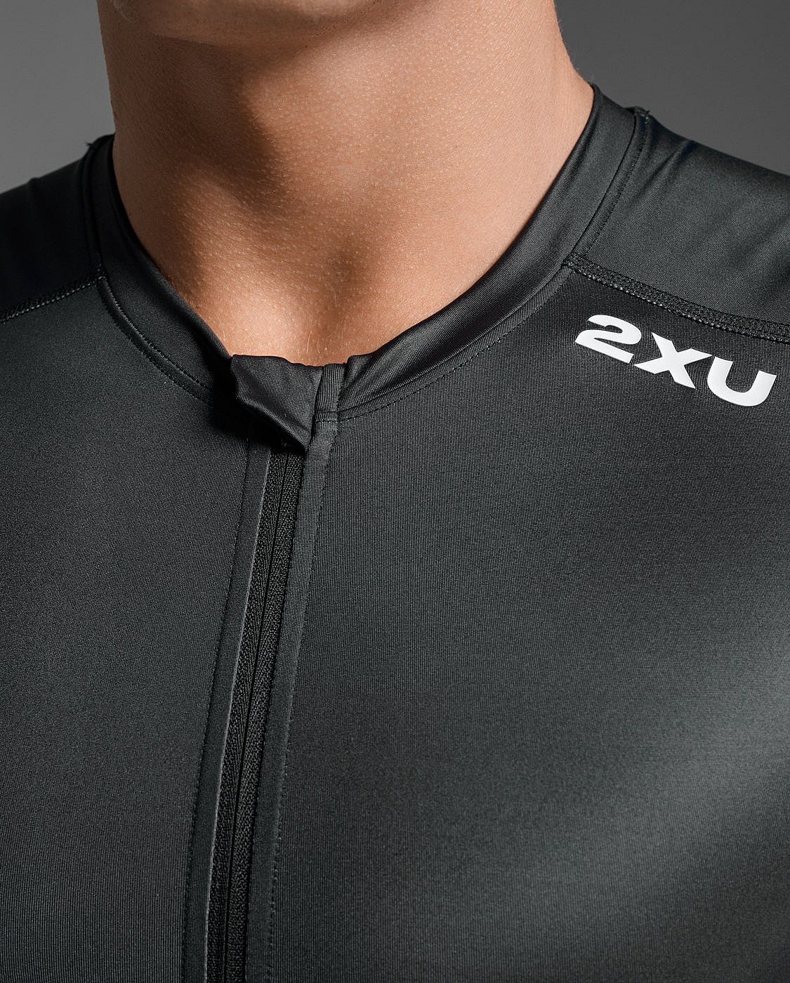 113369-2XU-Core-Tri-Tank-mouwloos-BlackWhite-Heren-afbeelding-4