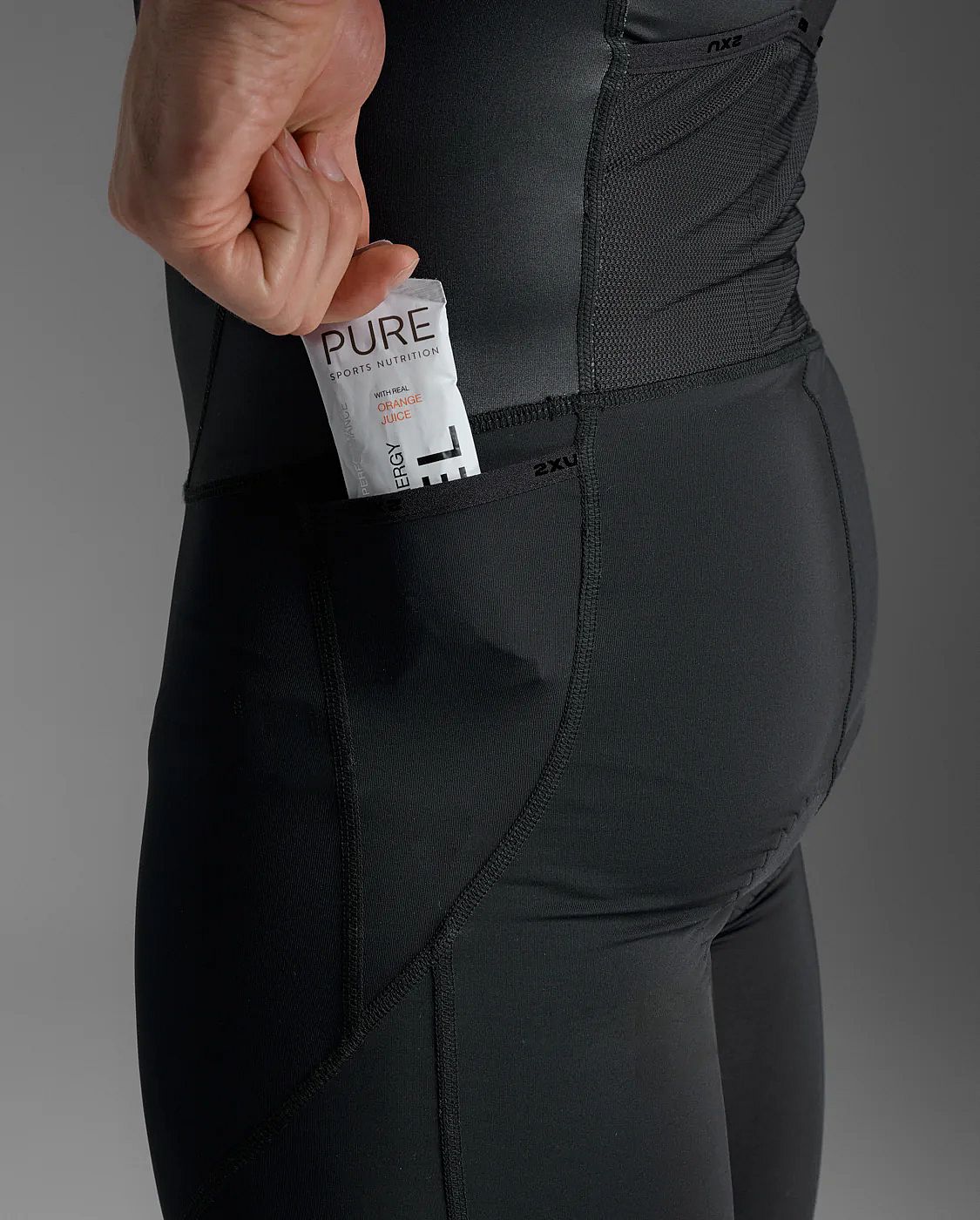 113356-2XU-Core-Sleeved-Trisuit-BlackWhite-Heren-afbeelding-5