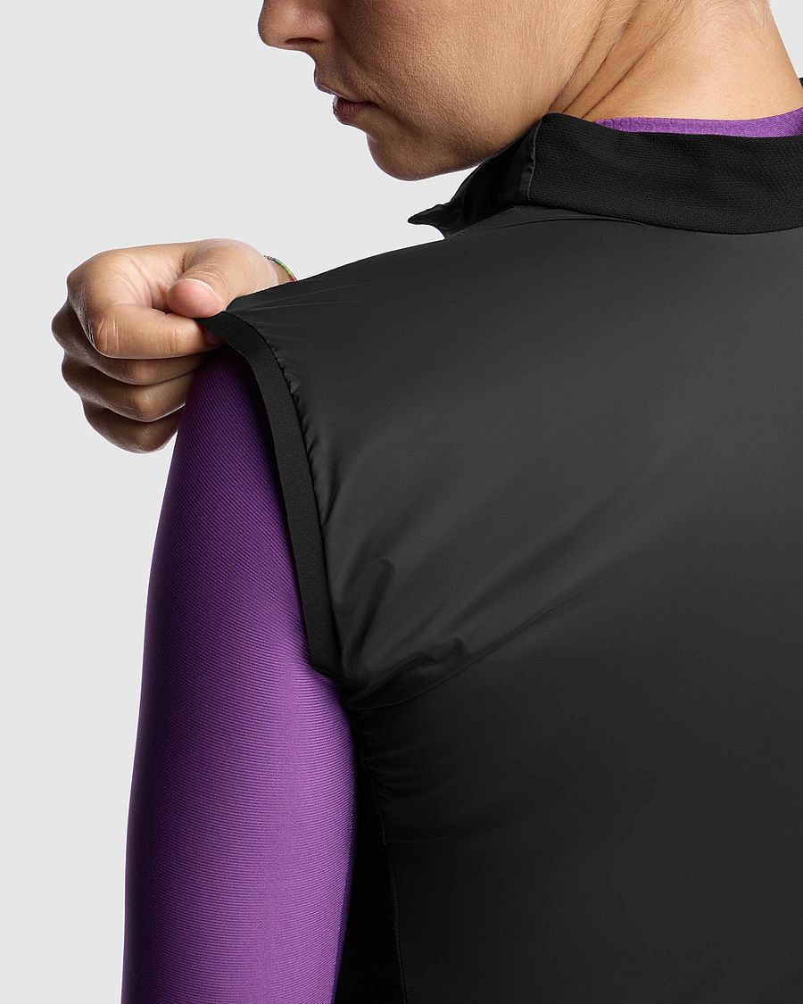 141705-Assos-UMA-GT-S11-wind-fietsvest-Black-Series-dames-afbeelding-7
