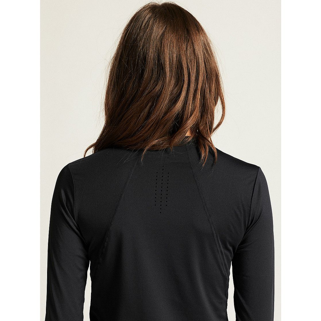 115204-Craft-ADV-Essence-2-hardloopshirt-lange-mouw-zwart-dames-afbeelding-3