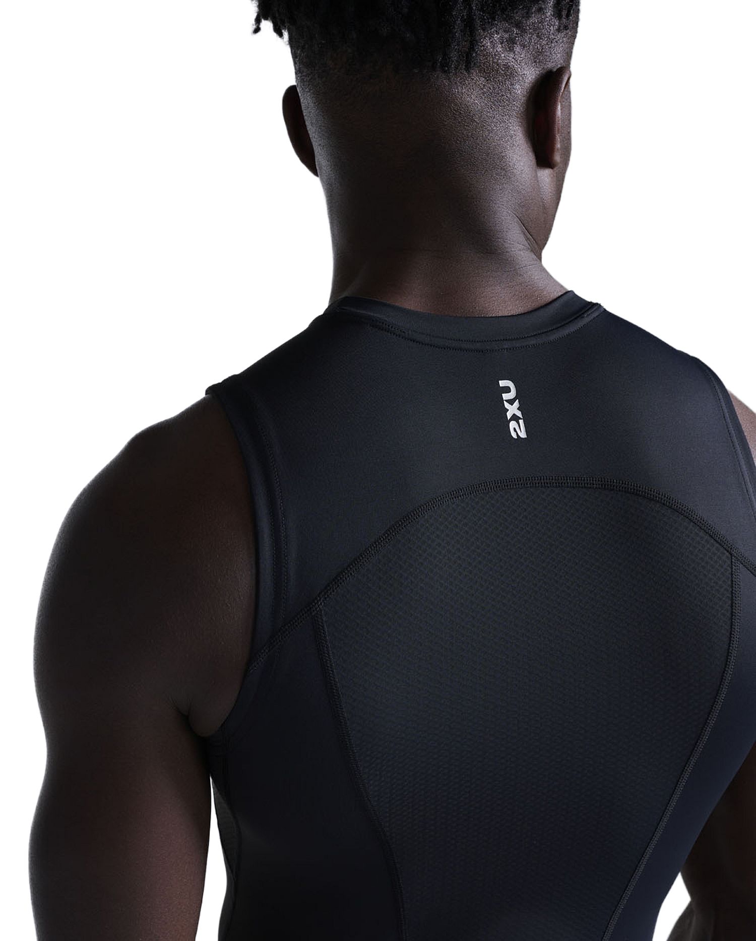 141832-2XU-Core-Compression-hardloopshirt-mouwloos-BlackSilver-heren-afbeelding-6