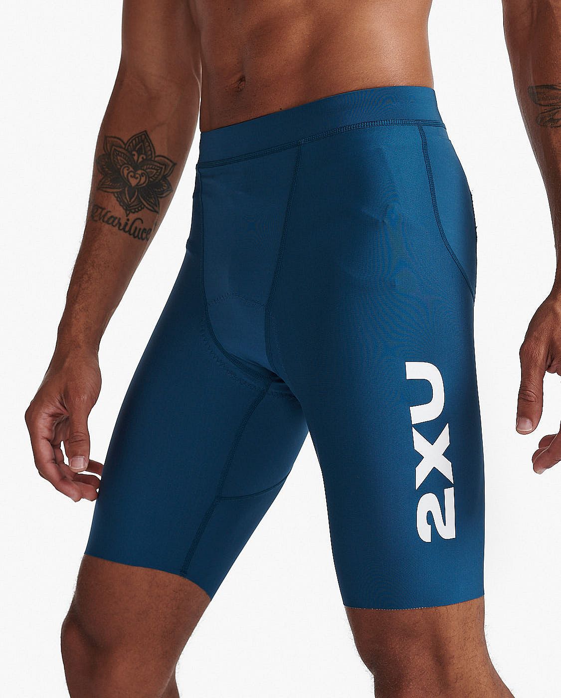 97903-2XU-Aero-9-inch-tri-shorts-blauwwit-heren-afbeelding-2