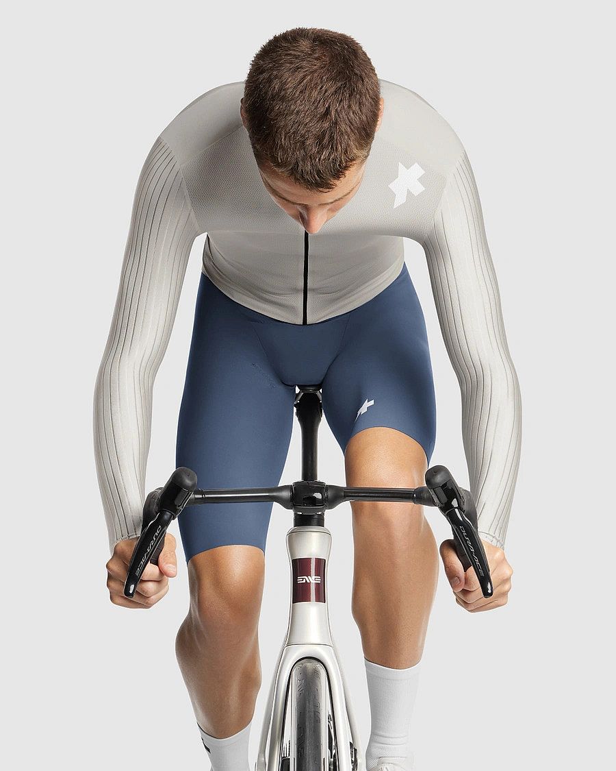 145748-Assos-Equipe-RS-S11-fietsshirt-Almond-Milk-heren-afbeelding-4