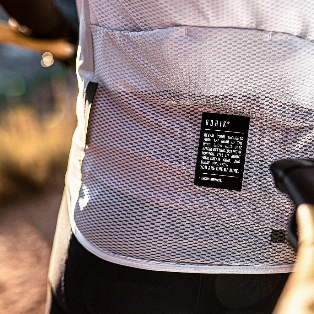 115117-Gobik-Plus-2.0-fietsvest-mouwloos-moon-heren-afbeelding-3