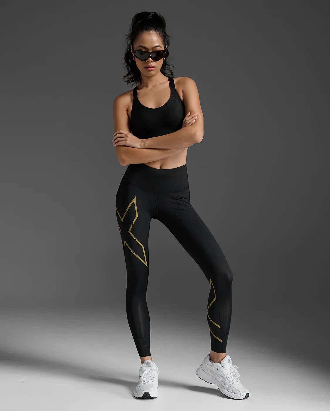 113292-2XU-Light-Speed-Mid-Rise-Compression-hardloopbroek-BlackGold-Reflective-Dames-afbeelding-2
