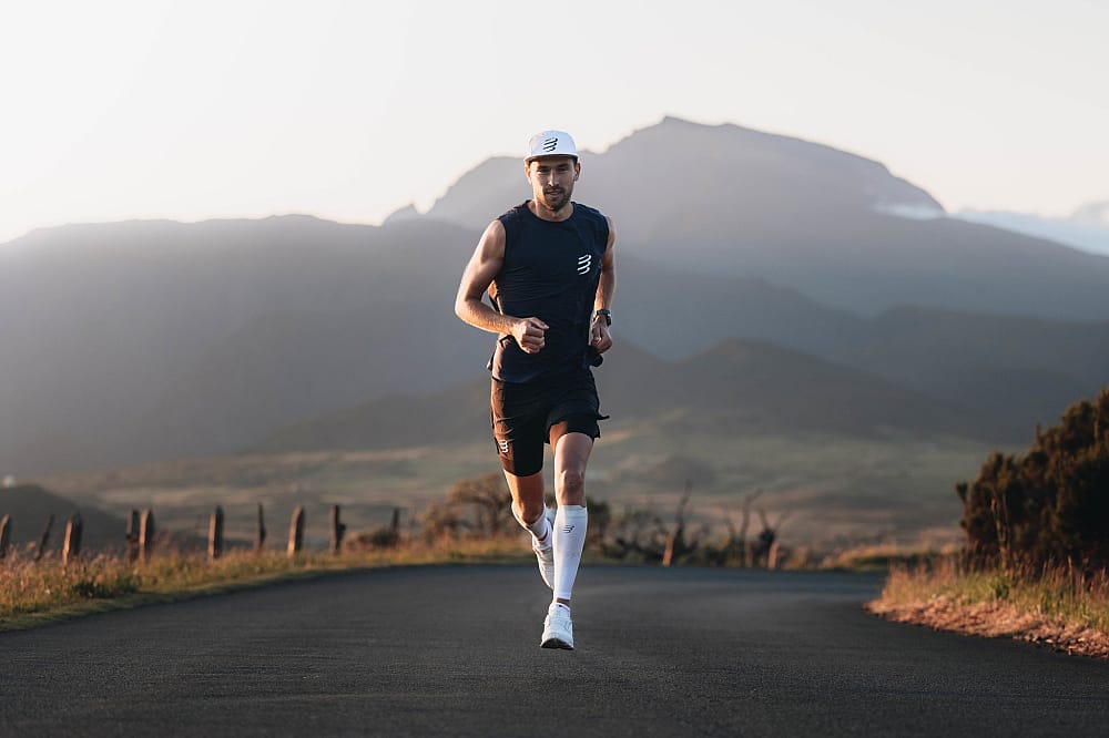 116025-Compressport-R2-Oxygen-wit-afbeelding-5