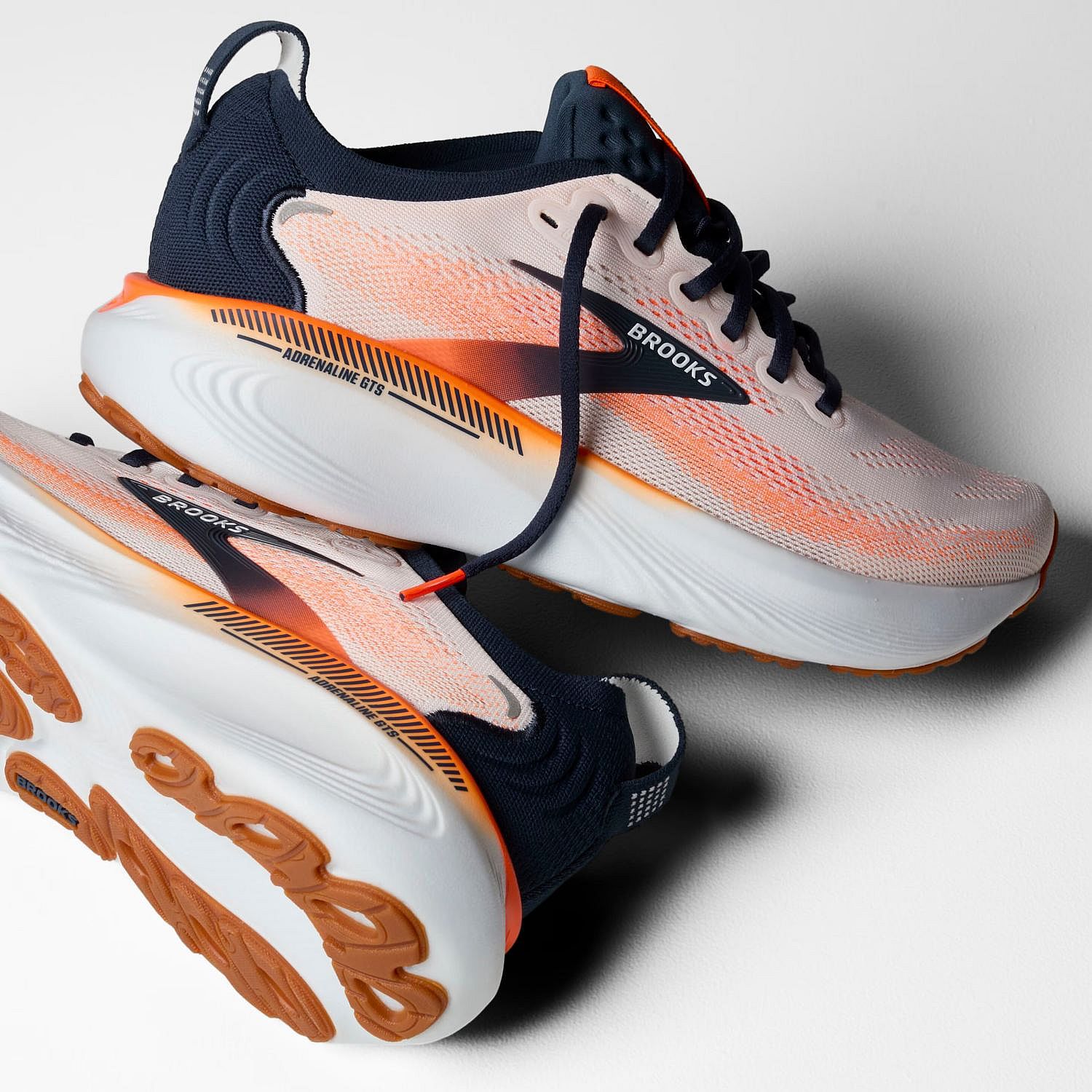 122269-Brooks-Adrenaline-GTS-25-hardloopschoenen-WhiteSpellboundOrange-heren-afbeelding-3