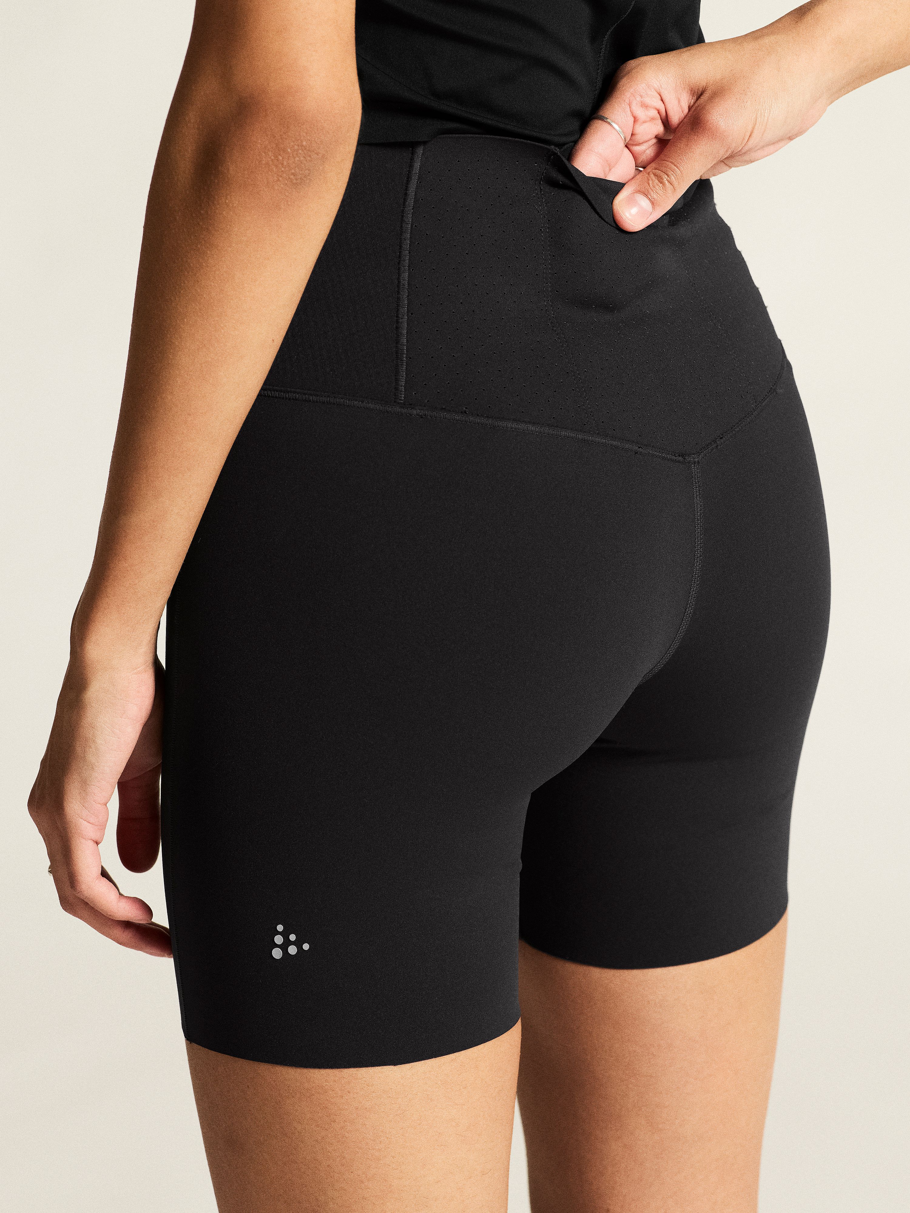 142683-Craft-hypervent-hardloopbroek-kort-dames-black-afbeelding-9
