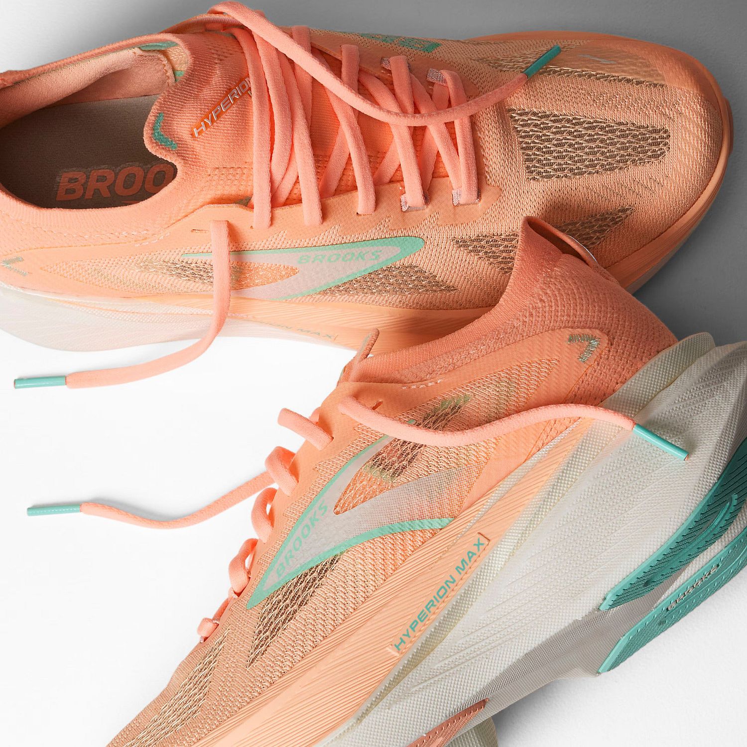 143928-Brooks-Hyperion-Max-3-hardloopschoenen-CoralYuccaCoconut-dames-afbeelding-3