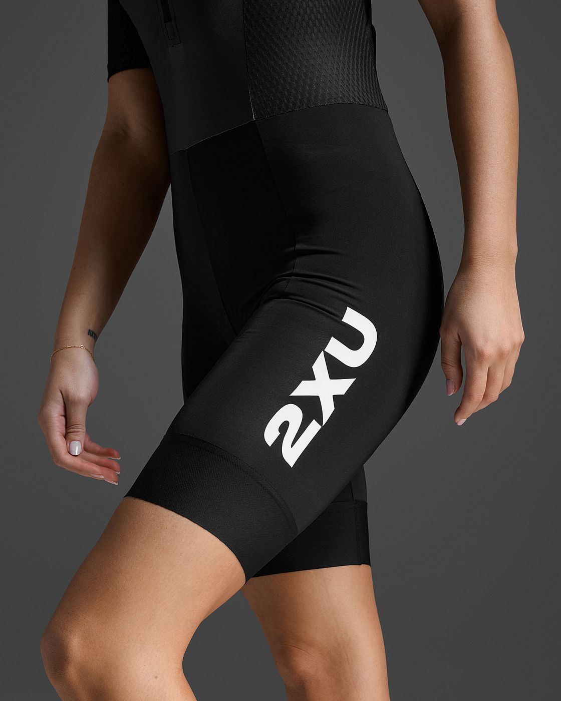 112505-2XU-Trisuit-Aero-Hex-korte-mouw-BlackWhite-Dames-afbeelding-4