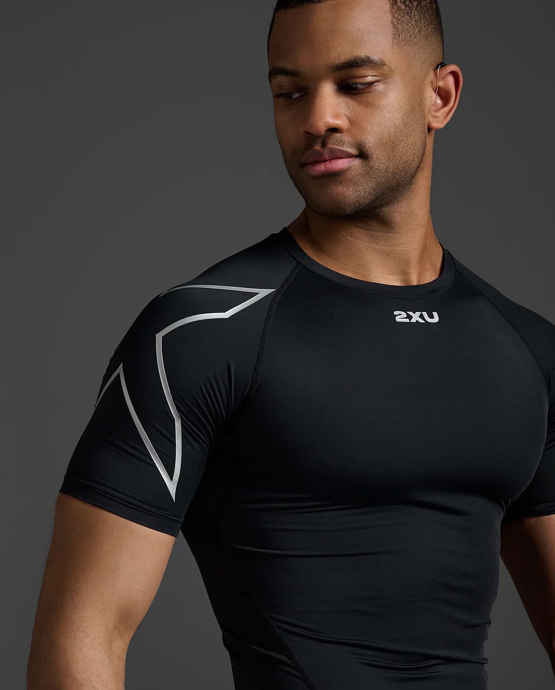 113434-2XU-Core-Compression-hardloopshirt-korte-mouw-BlackSilver-Heren-afbeelding-3