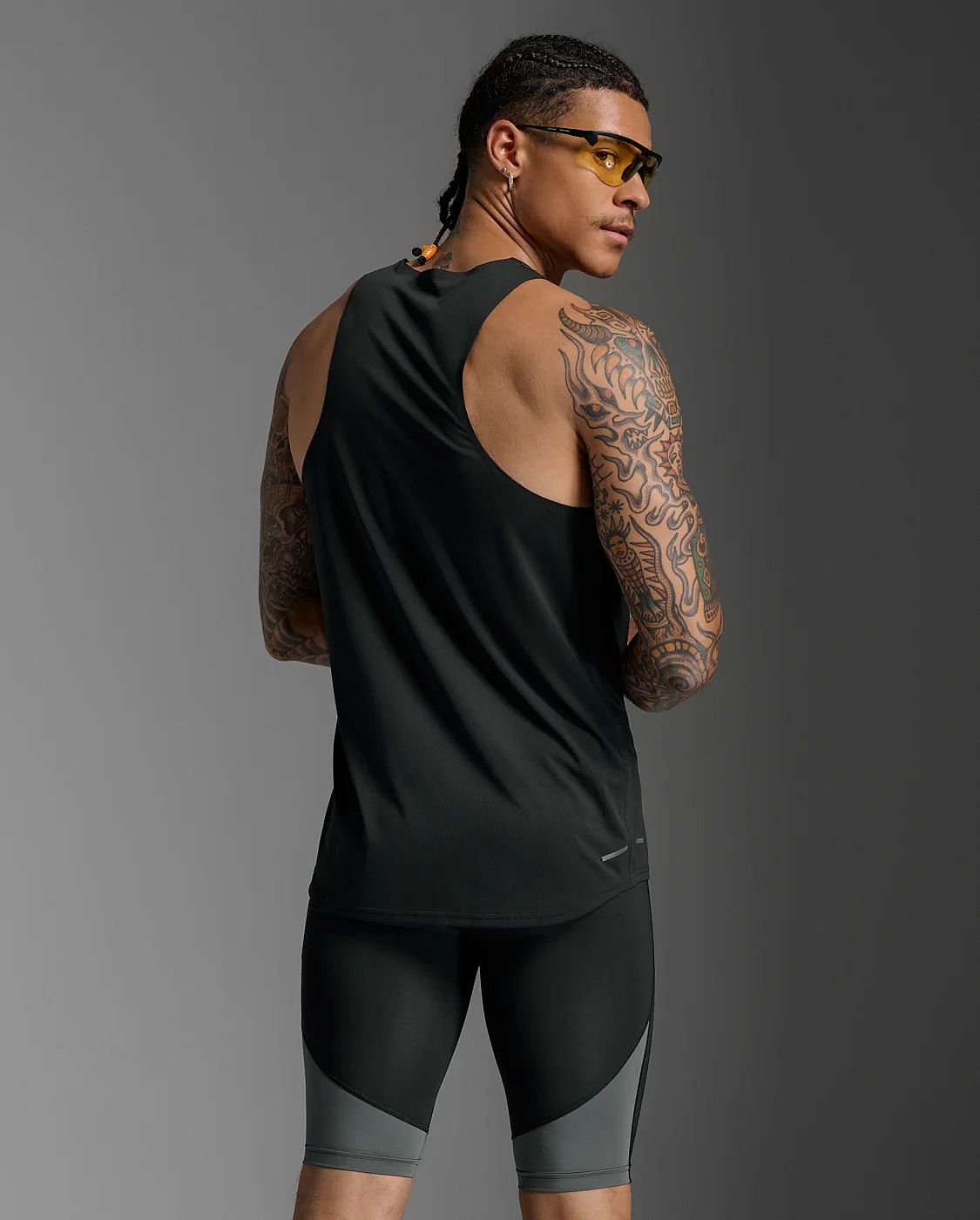 113518-2XU-Light-Speed-Tech-hardloopsinglet-Zwart-Reflecterend-Heren-afbeelding-3