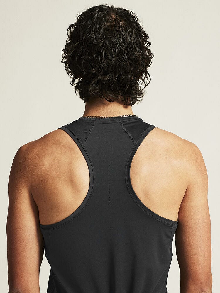 115335-Craft-ADV-Essence-2-hardloop-singlet-zwart-heren-afbeelding-5