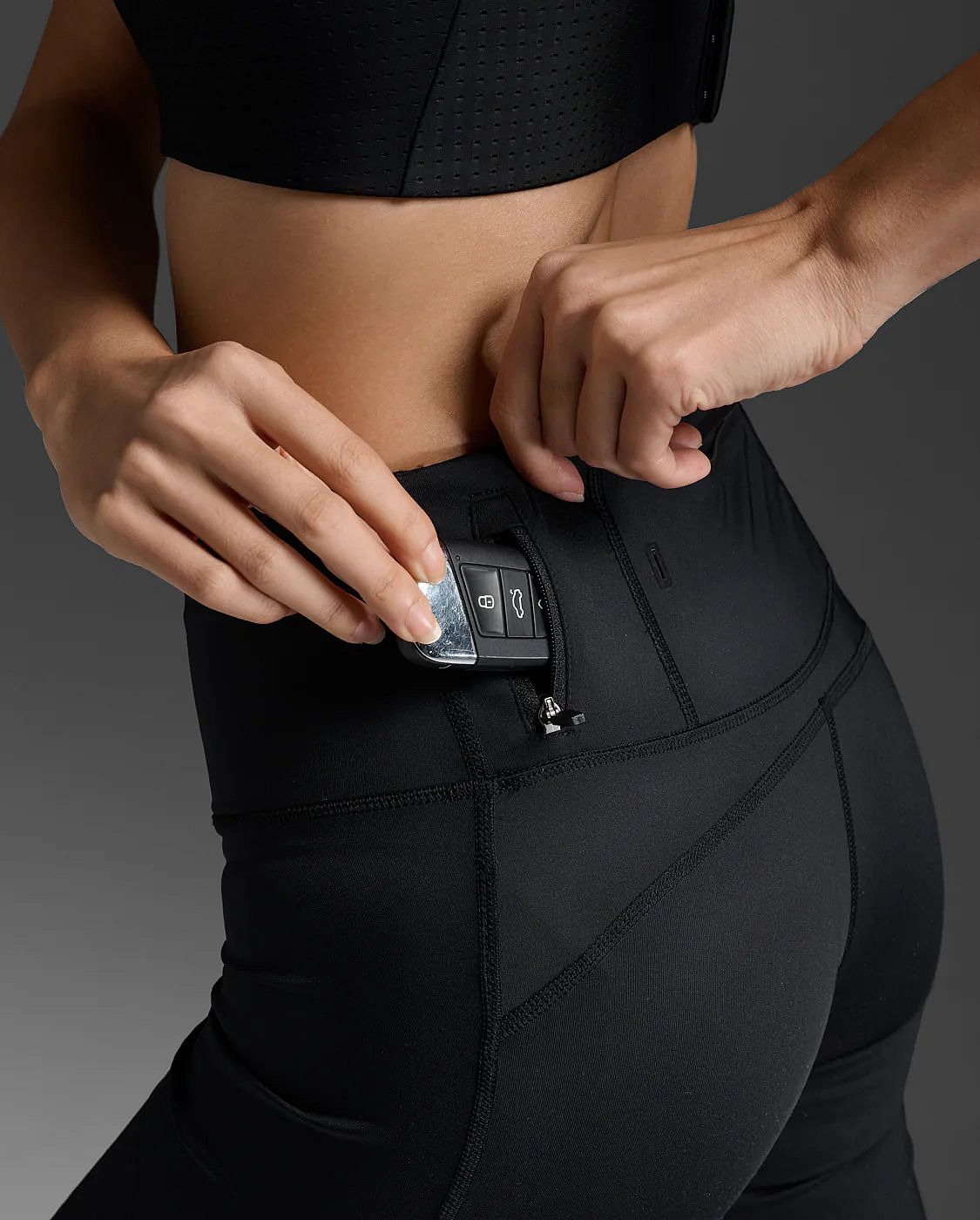 113298-2XU-Light-Speed-Mid-Rise-8-Inch-Shorts-BlackGold-Reflective-Dames-afbeelding-6