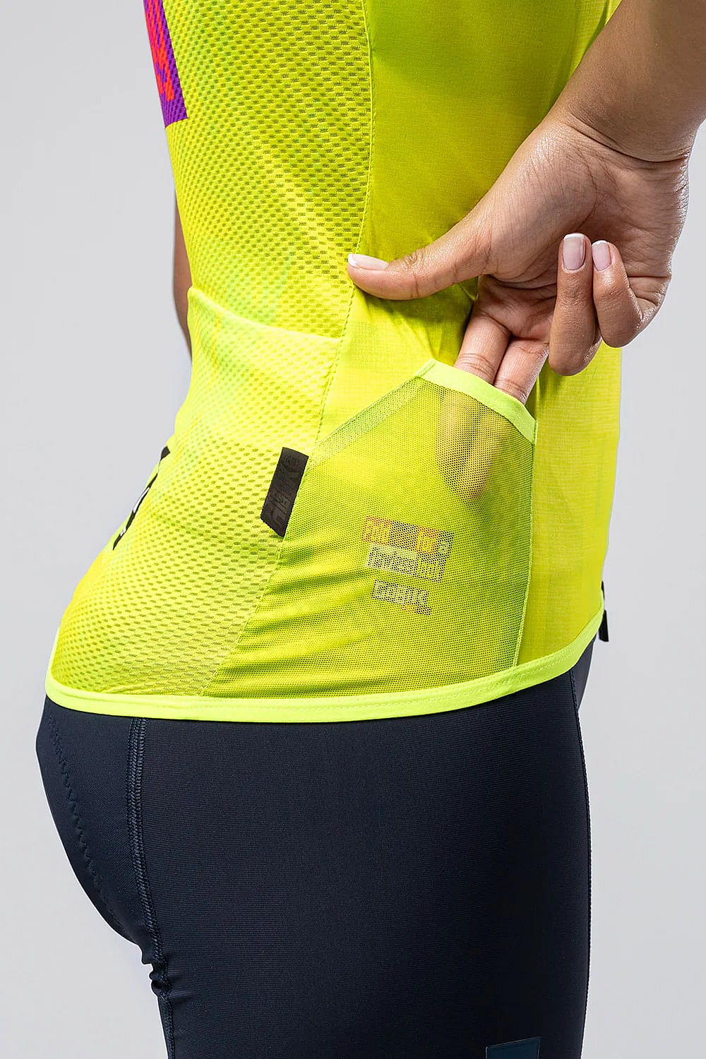 115080-Gobik-Plus-2.0-fietsvest-mouwloos-liquid-lime-dames-afbeelding-5