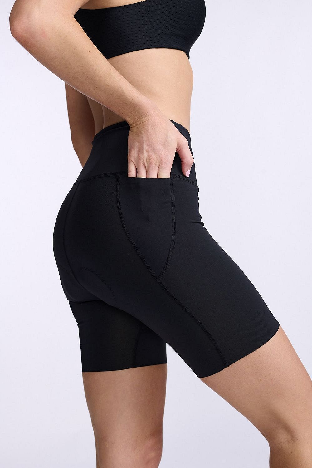 87956-2XU-Aero-7-inch-tri-shorts-zwartwit-dames-afbeelding-4