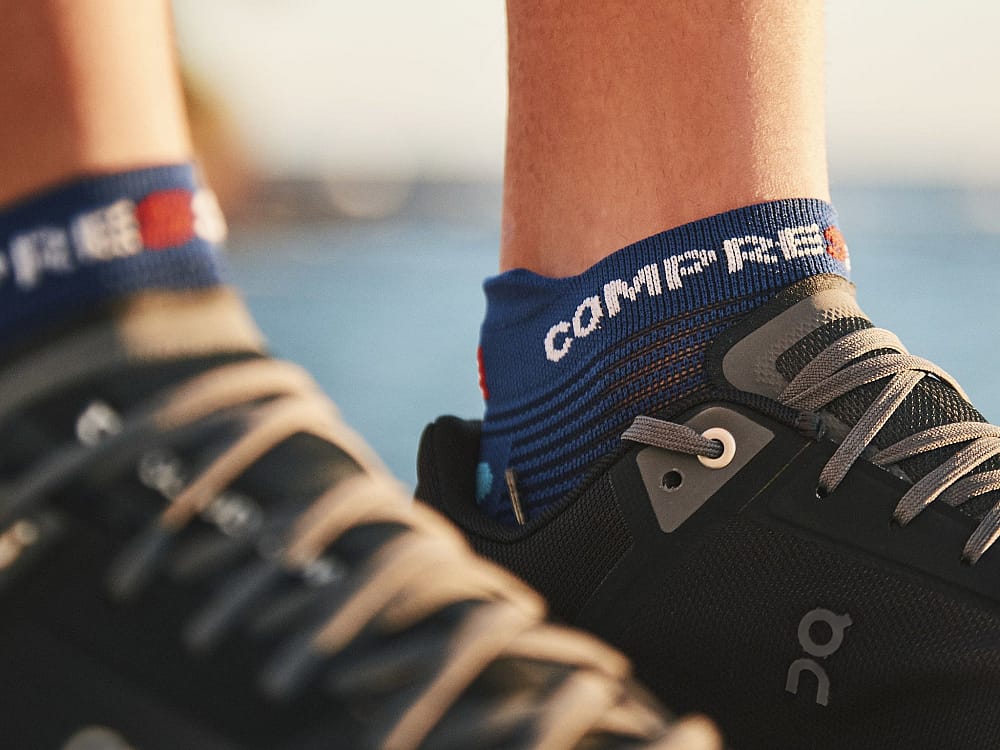 116044-Compressport-Pro-racing-v4.0-low-hardloopsokken-blauw-afbeelding-3