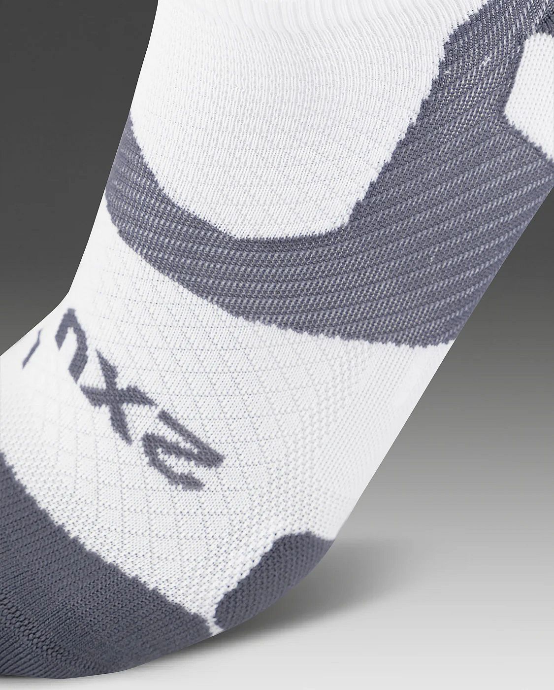 113735-2XU-Vectr-Light-Cushion-No-Show-hardloopsokken-WhiteGrey-unisex-afbeelding-3