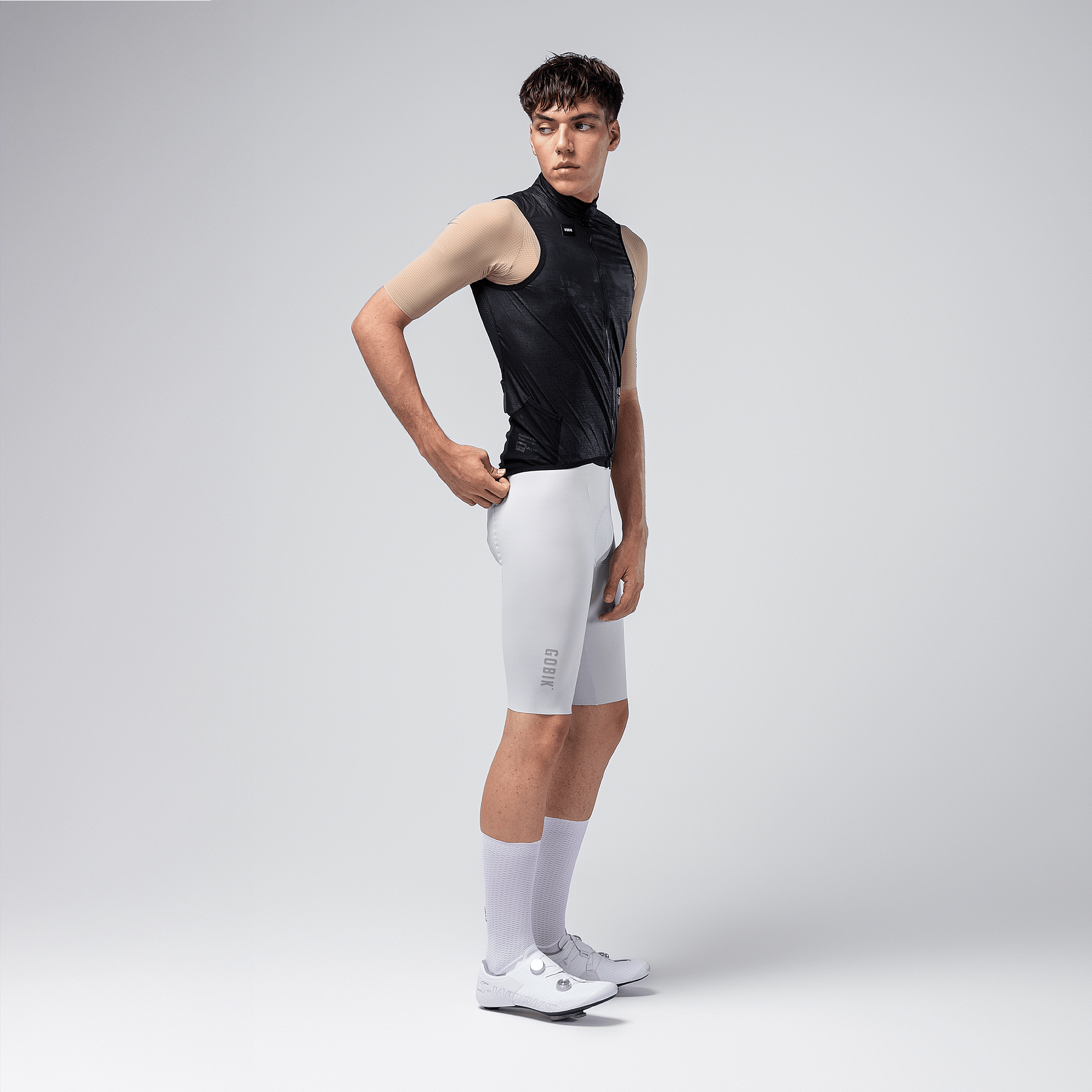 141593-Gobik-fietsvest-plus-2.0-blackcurrant-heren-afbeelding-6
