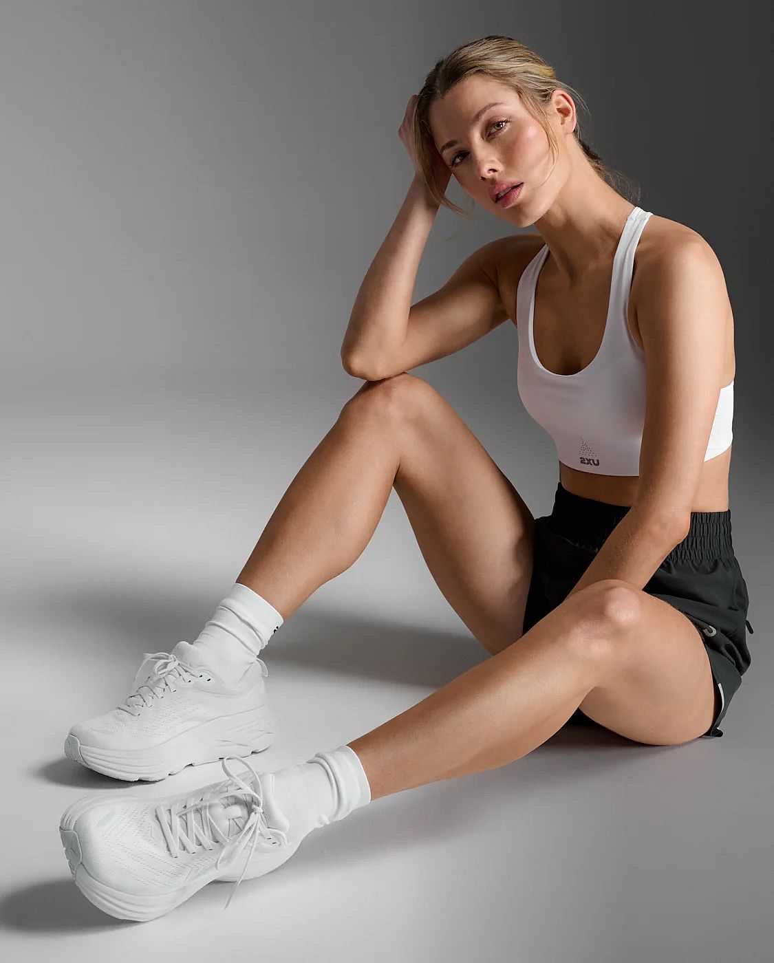 113675-2XU-Aero-Mesh-Medium-Impact-Bra-WhiteSilver-Reflective-Dames-afbeelding-3