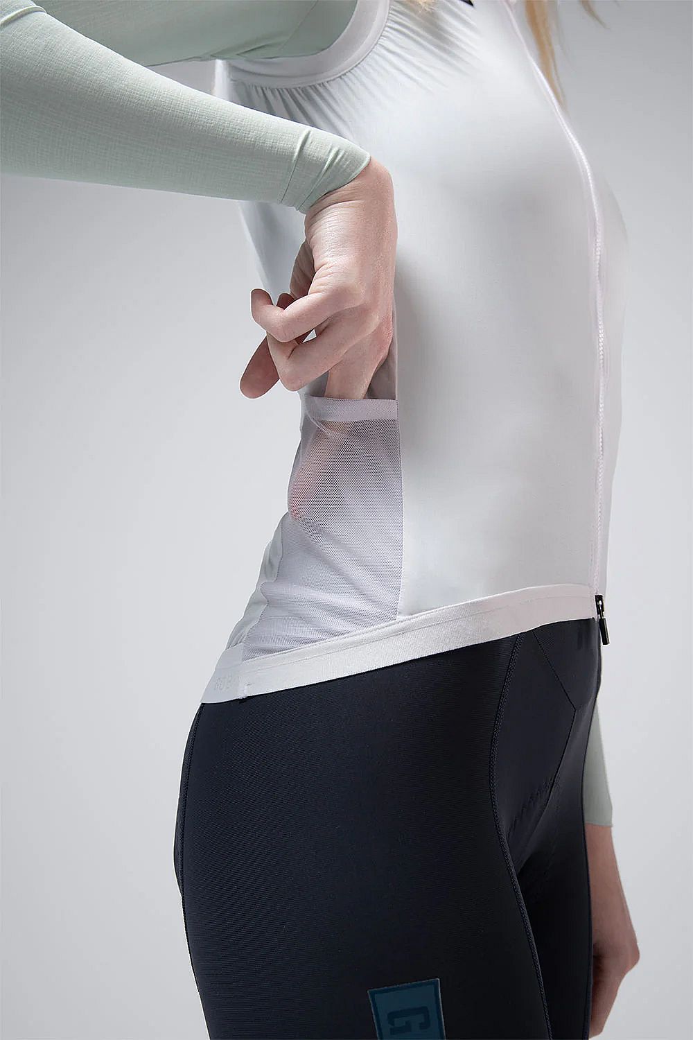 141327-Gobik-fietsvest-vector-2.0-athena-dames-afbeelding-6