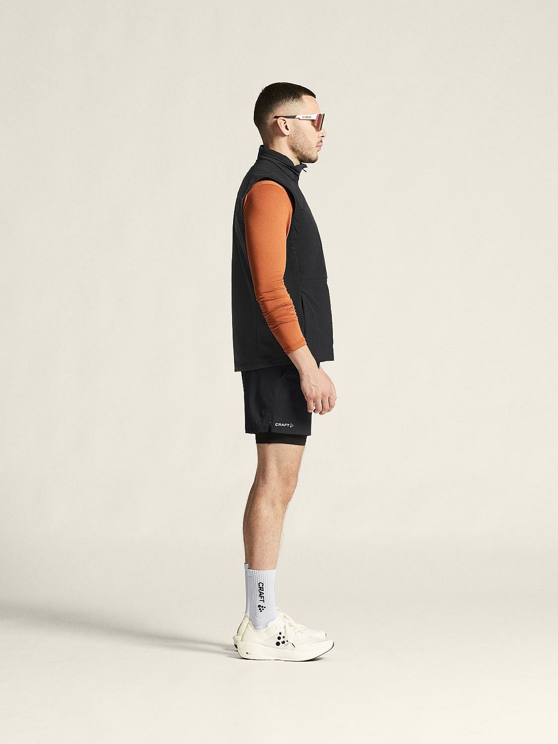 120218-Craft-ADV-Essence-Warm-2-hardloopvest-mouwloos-zwart-heren-afbeelding-3