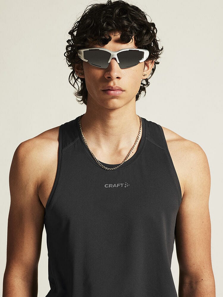115332-Craft-ADV-Essence-2-hardloop-singlet-zwart-heren-afbeelding-3
