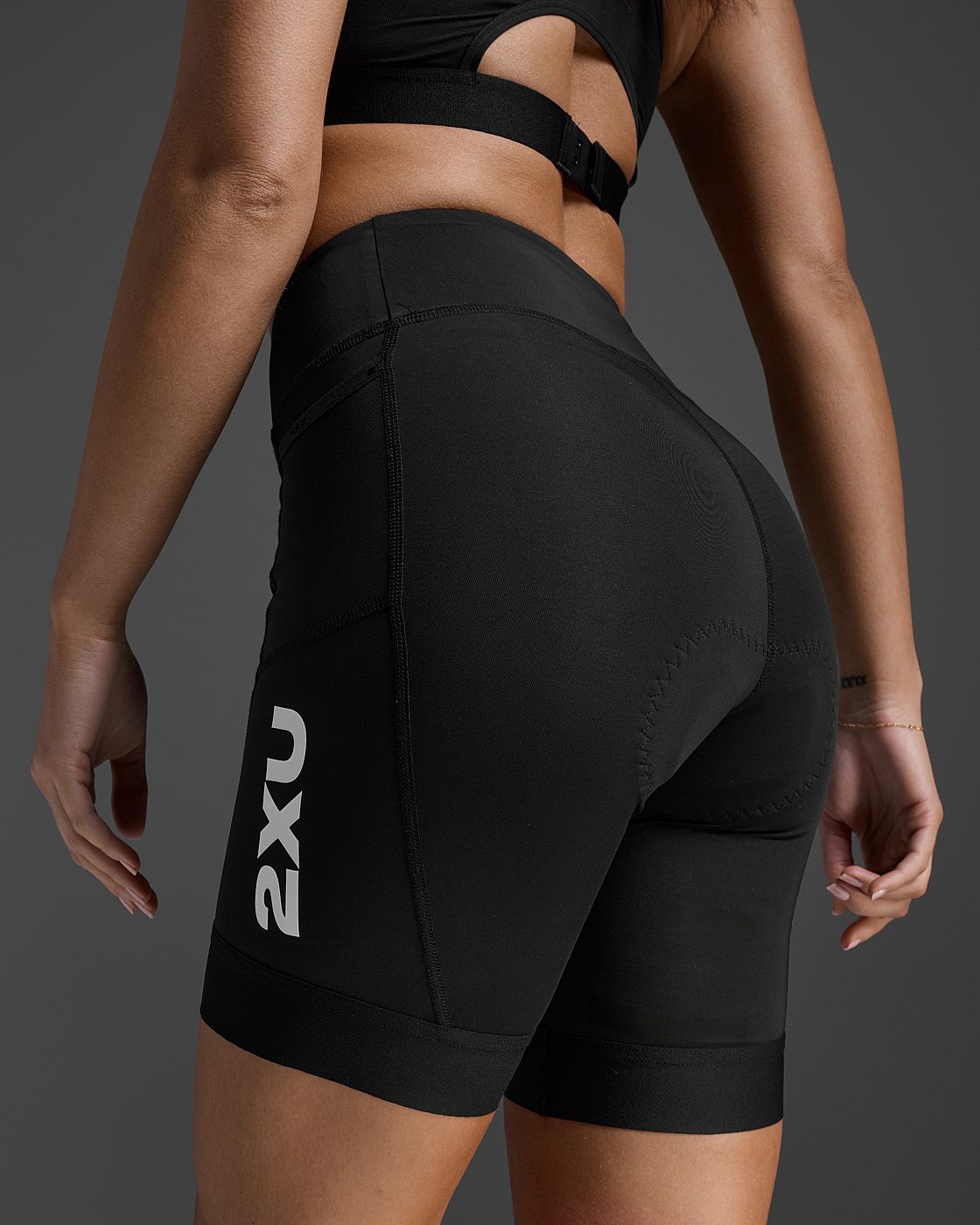 112702-2XU-Core-Tri-6-Inch-Shorts-BlackWhite-Dames-afbeelding-2