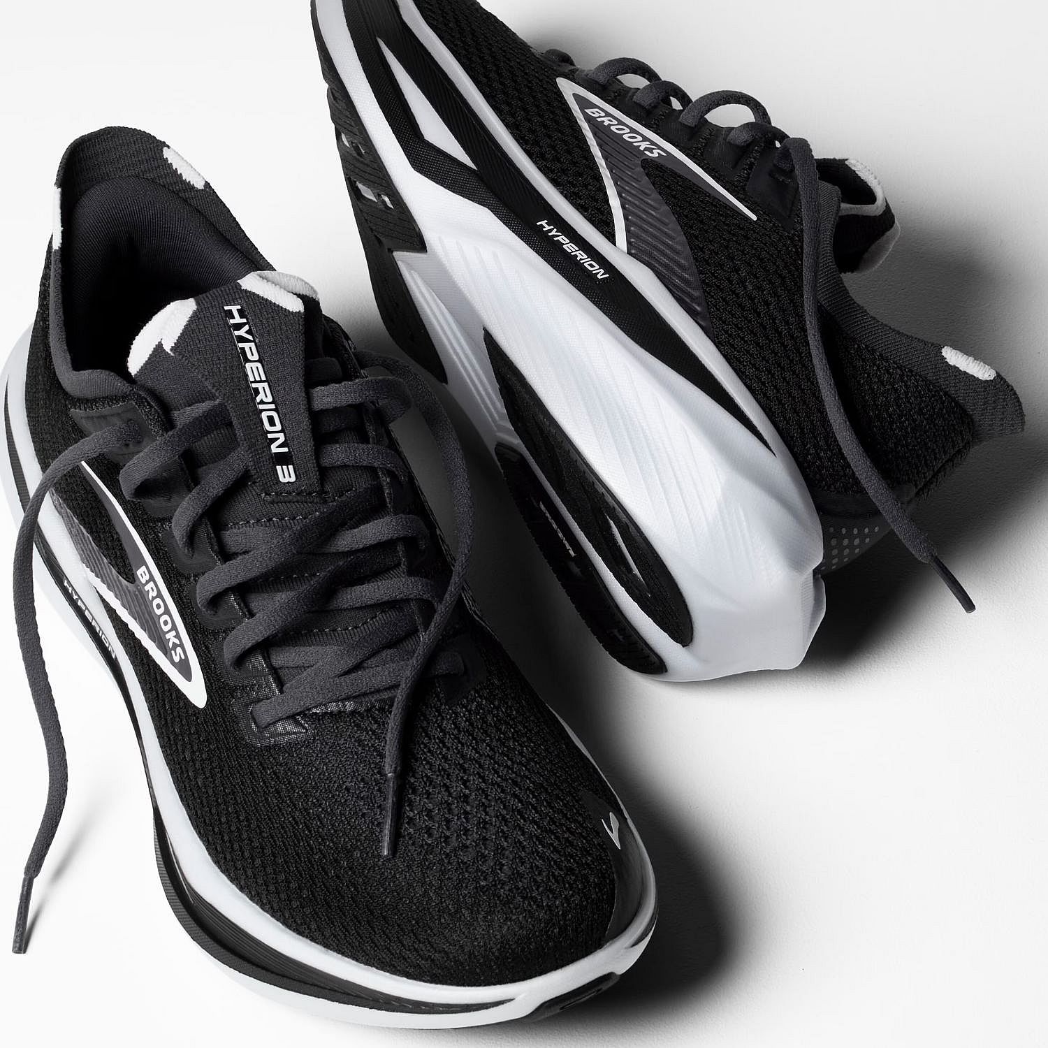 122212-Brooks-Hyperion-3-hardloopschoenen-BlackWhite-dames-afbeelding-3