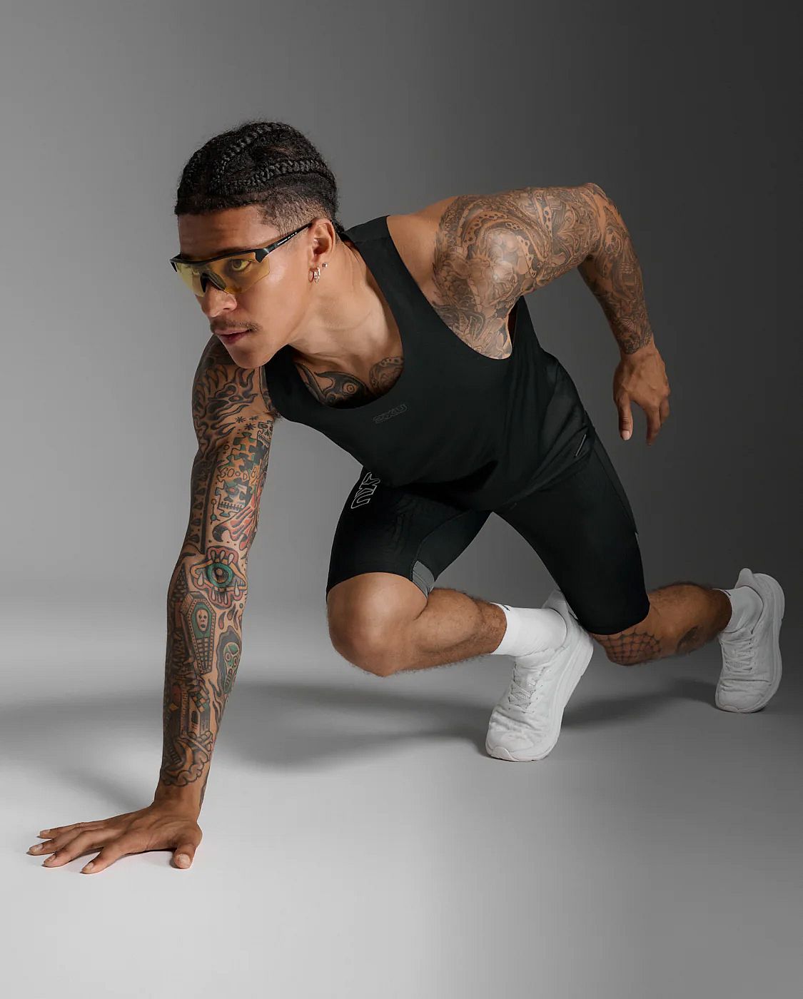 113518-2XU-Light-Speed-Tech-hardloopsinglet-Zwart-Reflecterend-Heren-afbeelding-6