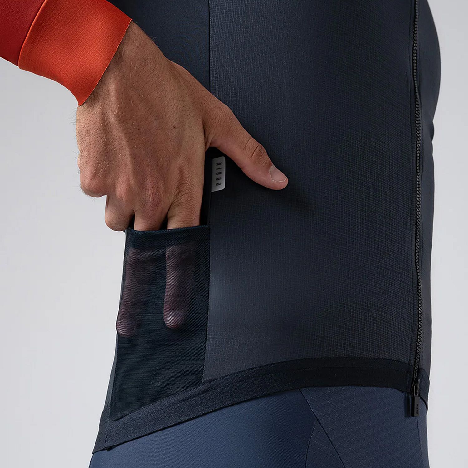 105973-Gobik-fietsvest-vector-2.0-ultrablue-heren-afbeelding-5