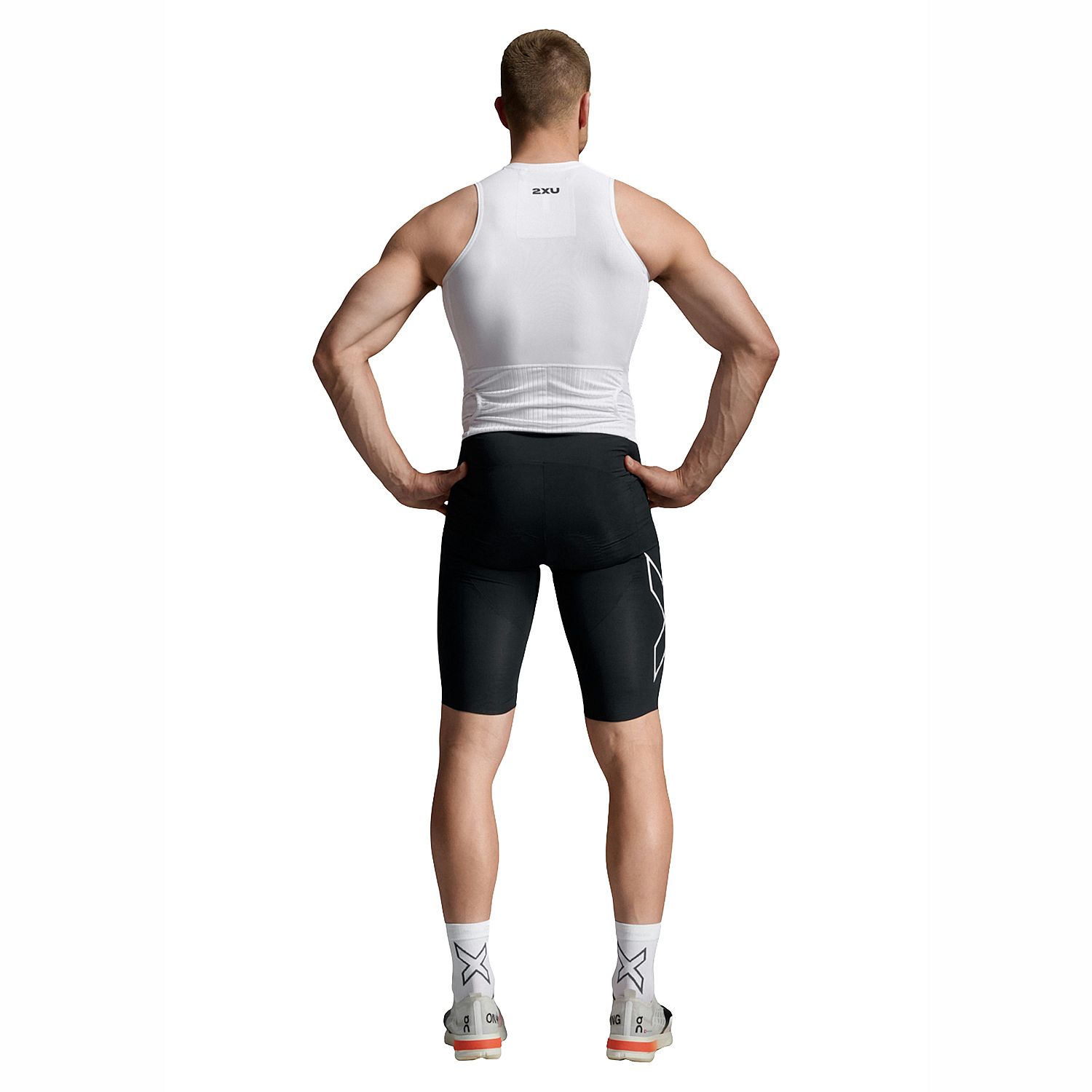 141861-2XU-Light-speed-react-trisuit-korte-mouw-BlackWhite-heren-afbeelding-8