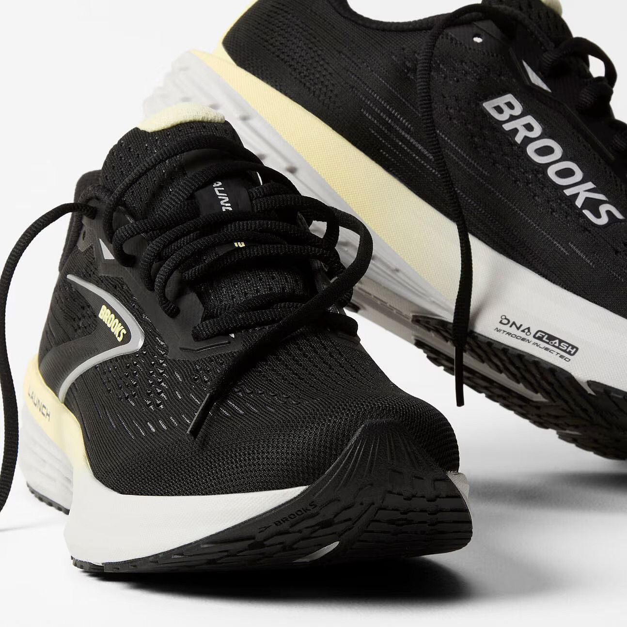 123407-Brooks-Launch-12-hardloopschoenen-BlackLuminaryOyster-dames-afbeelding-3