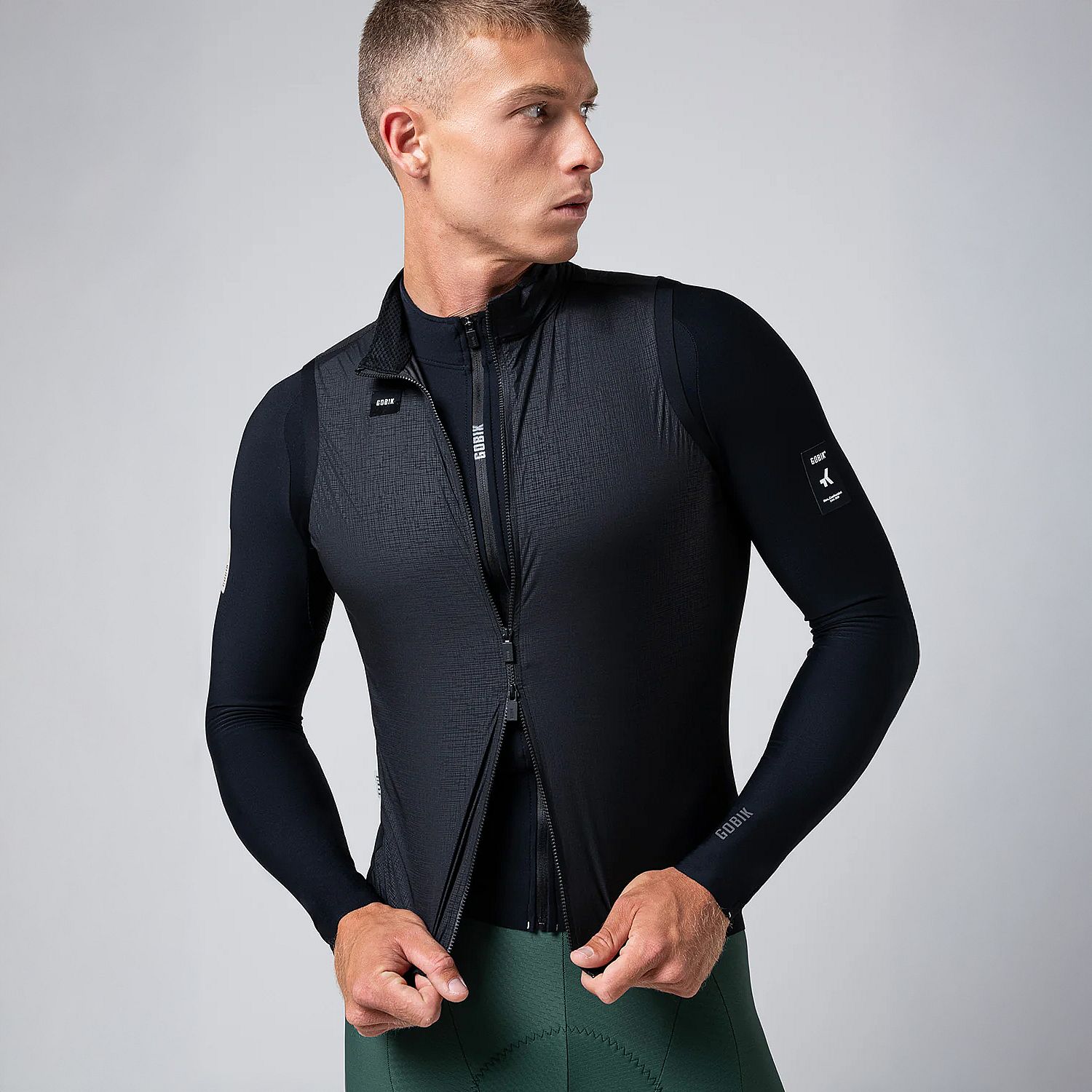 105967-Gobik-fietsvest-vector-2.0-crow-heren-afbeelding-3