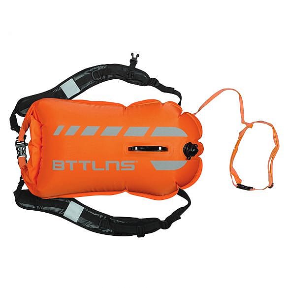 63373-BTTLNS-Tethys-1.0-safeswimmer-zwemboei-35-liter-oranje-afbeelding-6