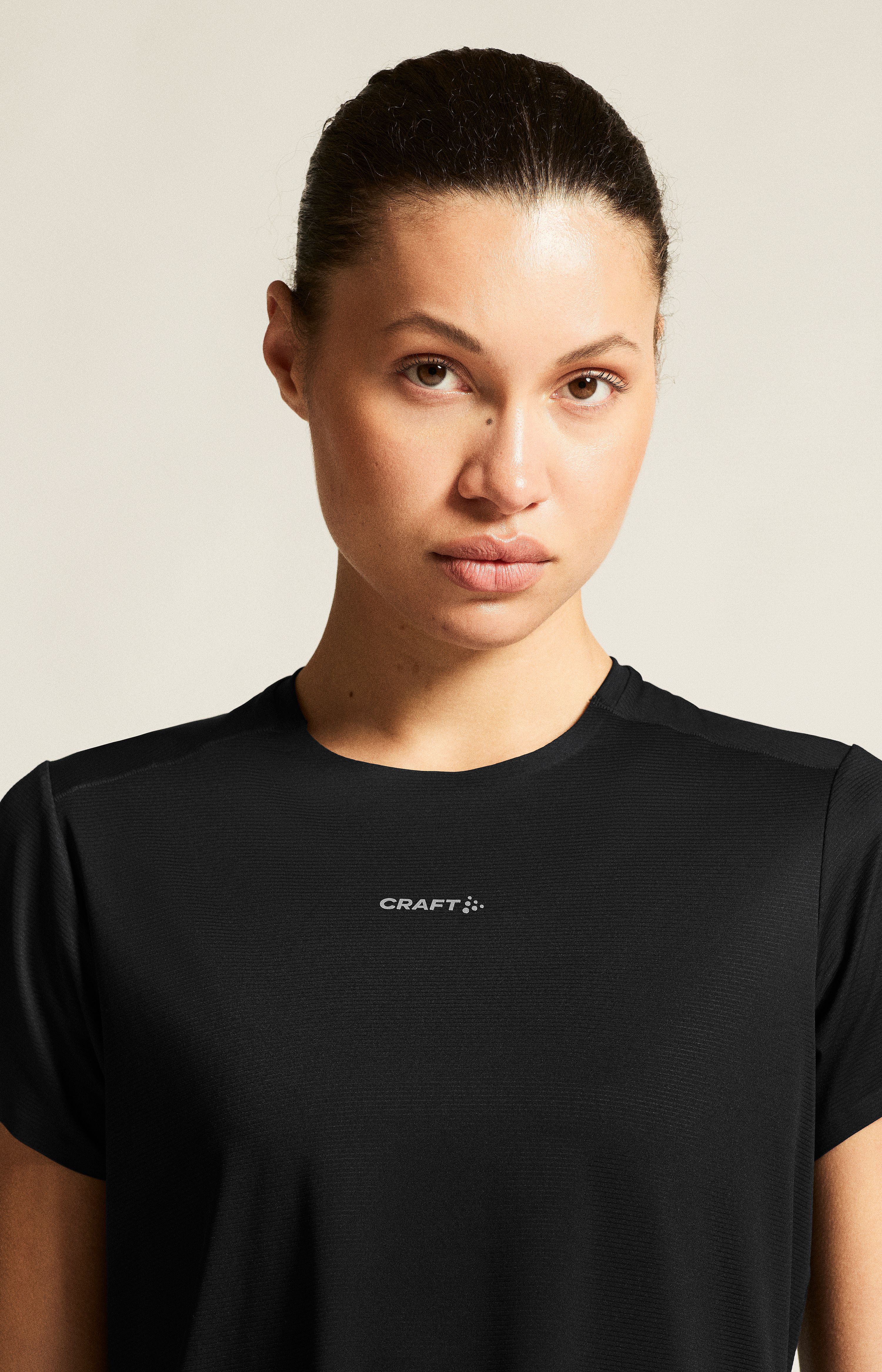 142582-Craft-hypervent-t-shirt-dames-black-afbeelding-6