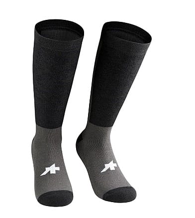 118851-Assos-tactica-winter-P1-fietssokken-zwart-unisex-afbeelding-1