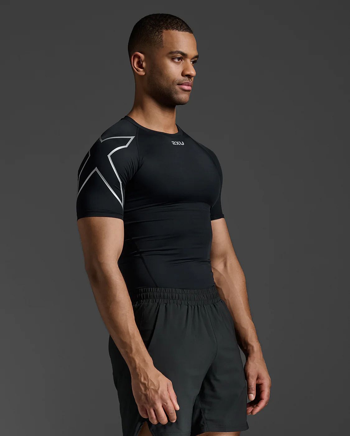 113434-2XU-Core-Compression-hardloopshirt-korte-mouw-BlackSilver-Heren-afbeelding-2